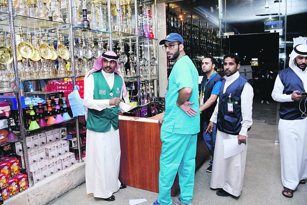 «الوطنية للتبغ» تنذر ١٠٥ منافذ بالدمام والخبر