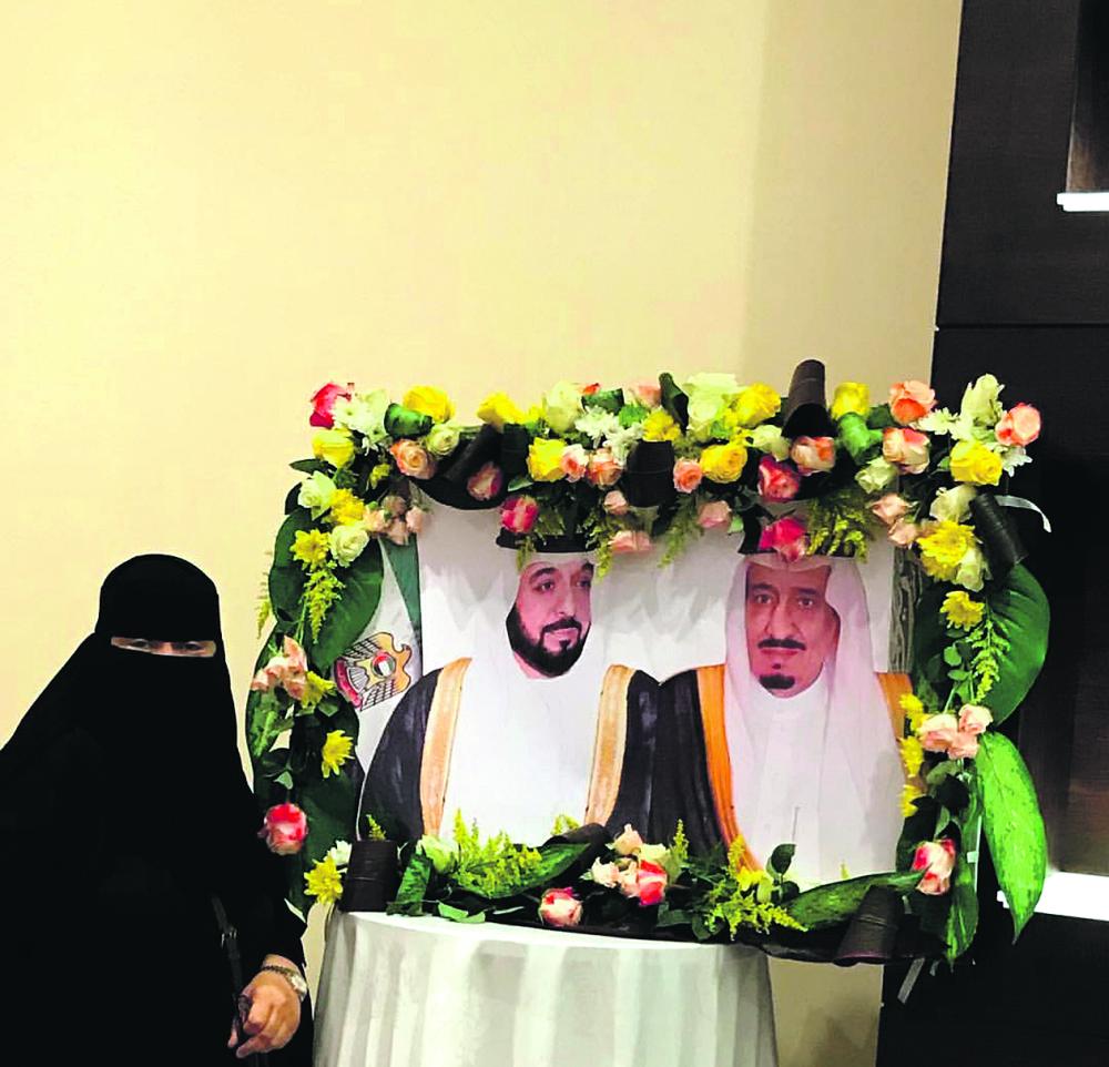 «البياهي» أول منسقة زهور سعودية معتمدة في المملكة