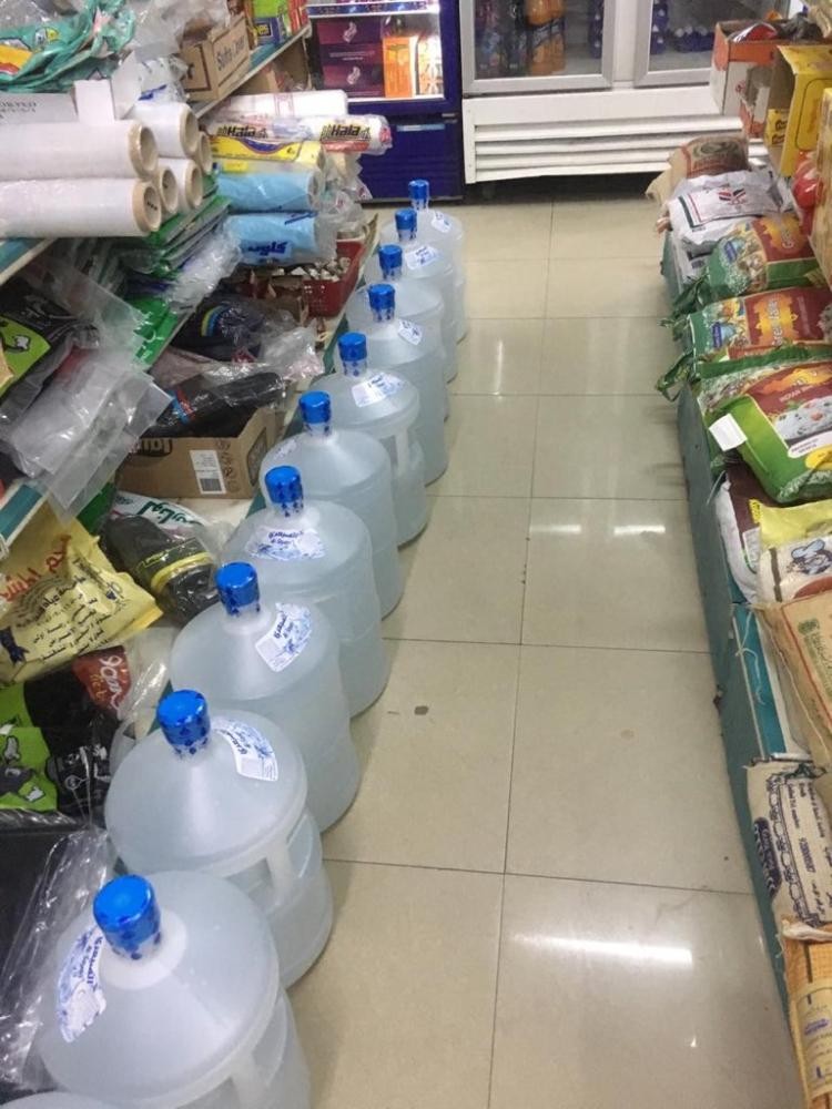 إغلاق مركز مخالف لبيع التموينات ومغسلة بالدمام