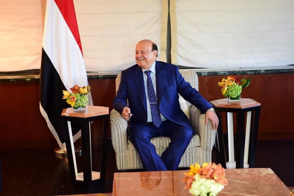«هادي» يوجه وفده إلى السويد بإنجاح المشاورات
