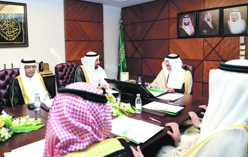 الأمير سعود بن نايف يستقبل وزير الصحة