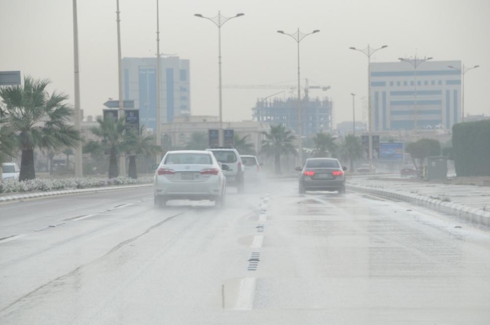 توقعات بأمطار على 12 منطقة بالمملكة