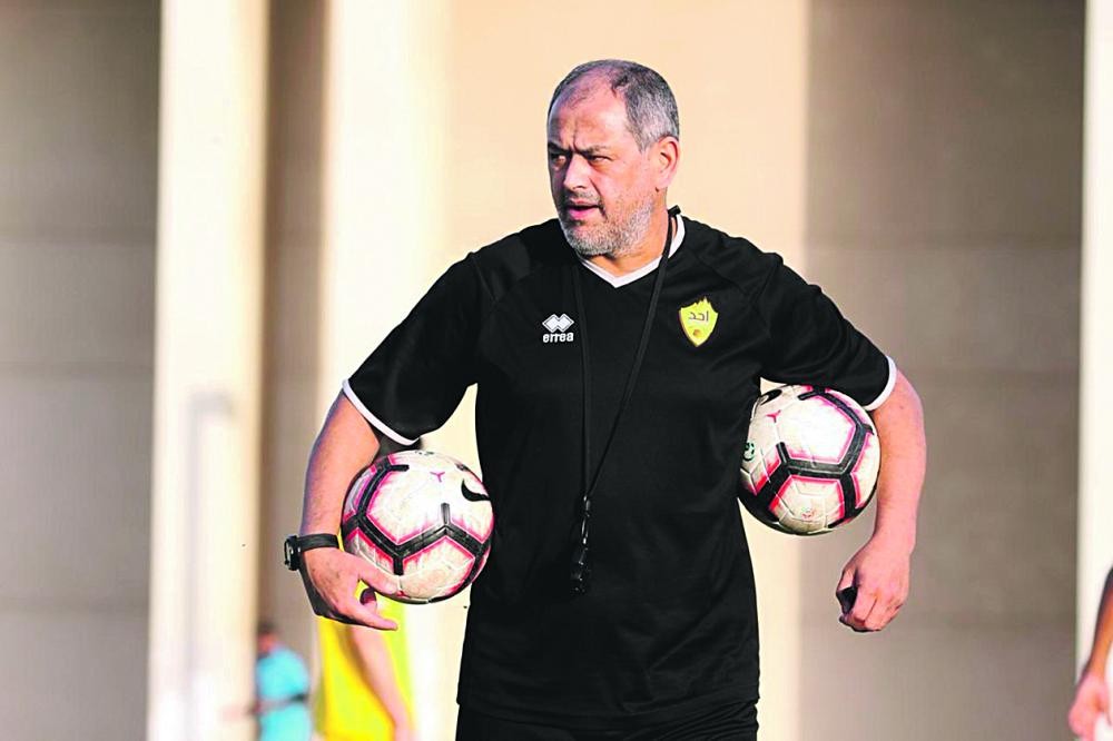 أحد يطيح بمدربه آرسي