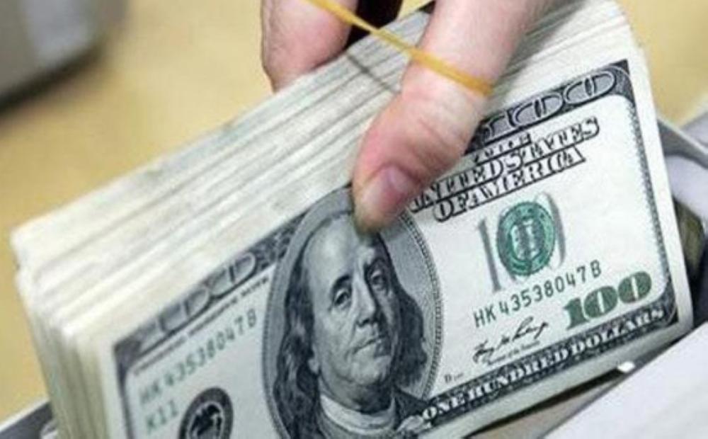ارتفاع الدولار بفعل تراجع النفط