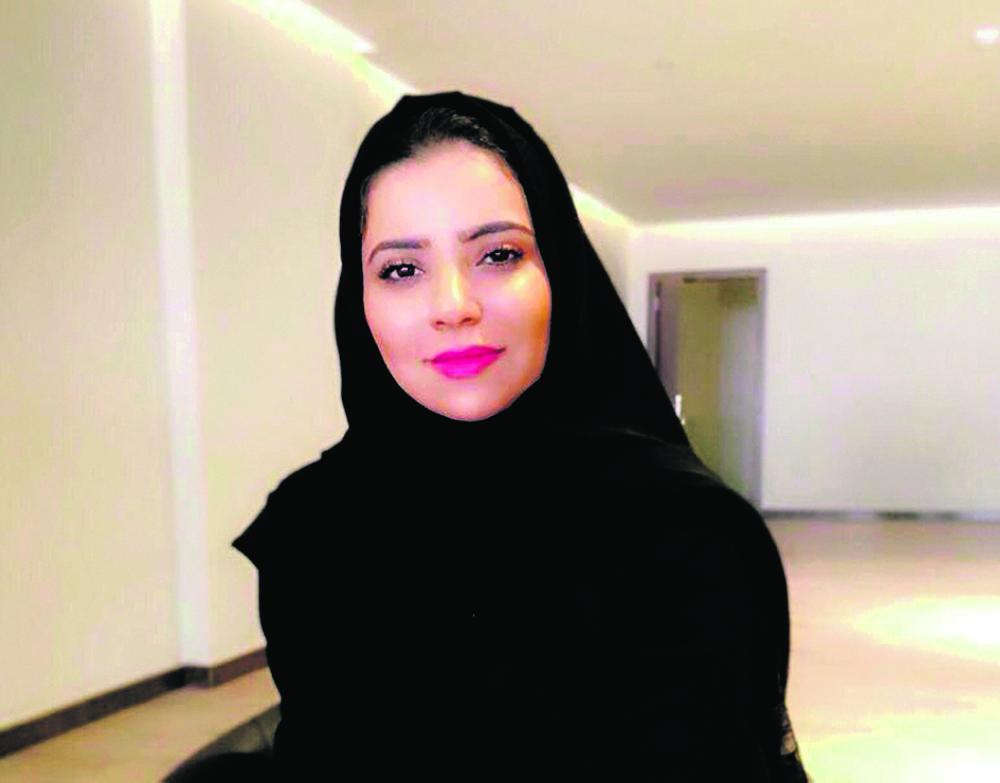 نساء ينتظرن أماكن مهيأة لممارسة «التنس»