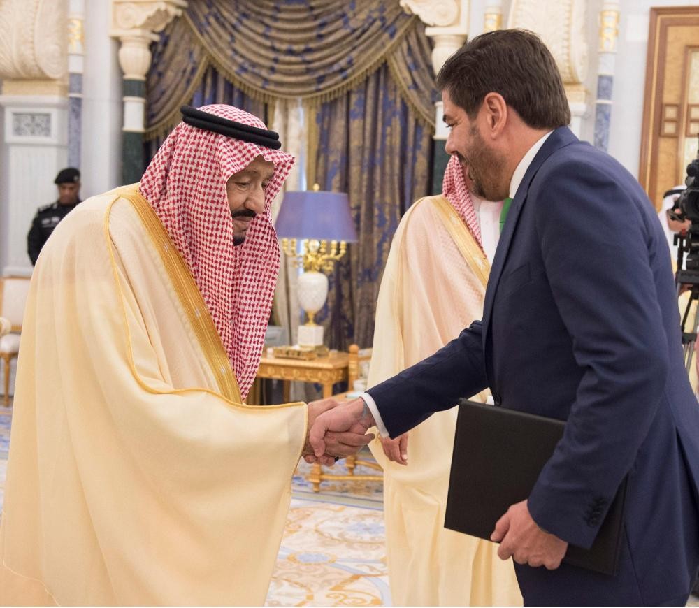 خادم الحرمين يتسلم أوراق اعتماد عدد من السفراء