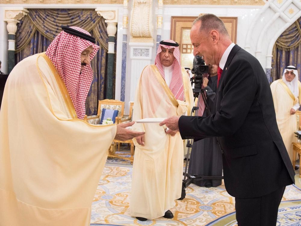 خادم الحرمين يتسلم أوراق اعتماد عدد من السفراء
