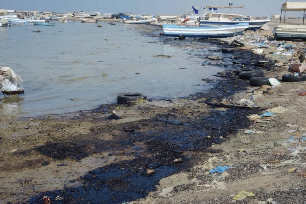 فرضية لمكافحة التلوث النفطي برأس تنورة