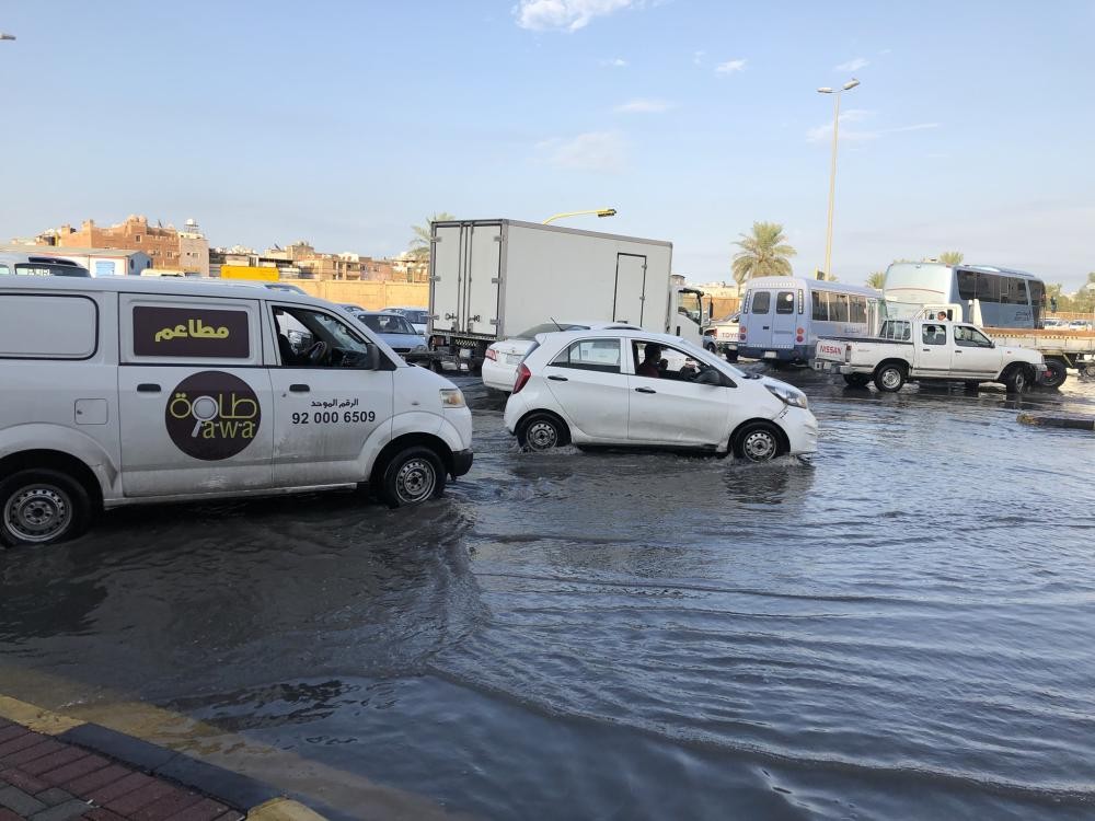 تعطل المرور بتقاطع شارعى الملك سعود والمزارع بالدمام
