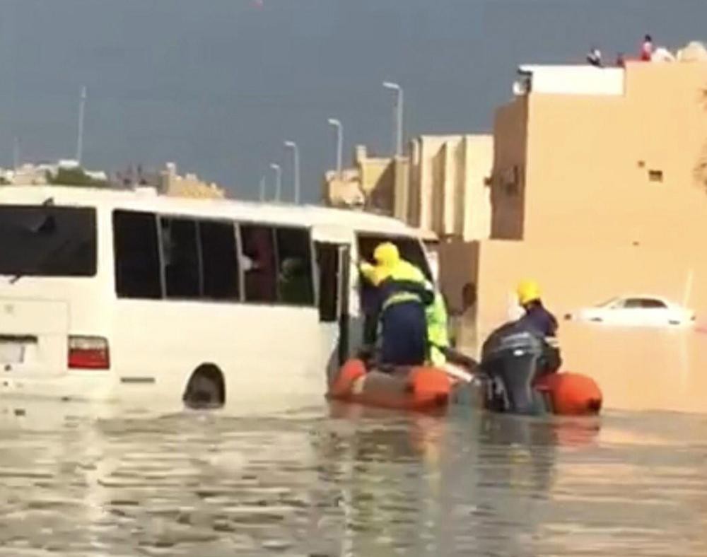 مدنى الشرقية يباشر 622 بلاغاً بسبب الأمطار