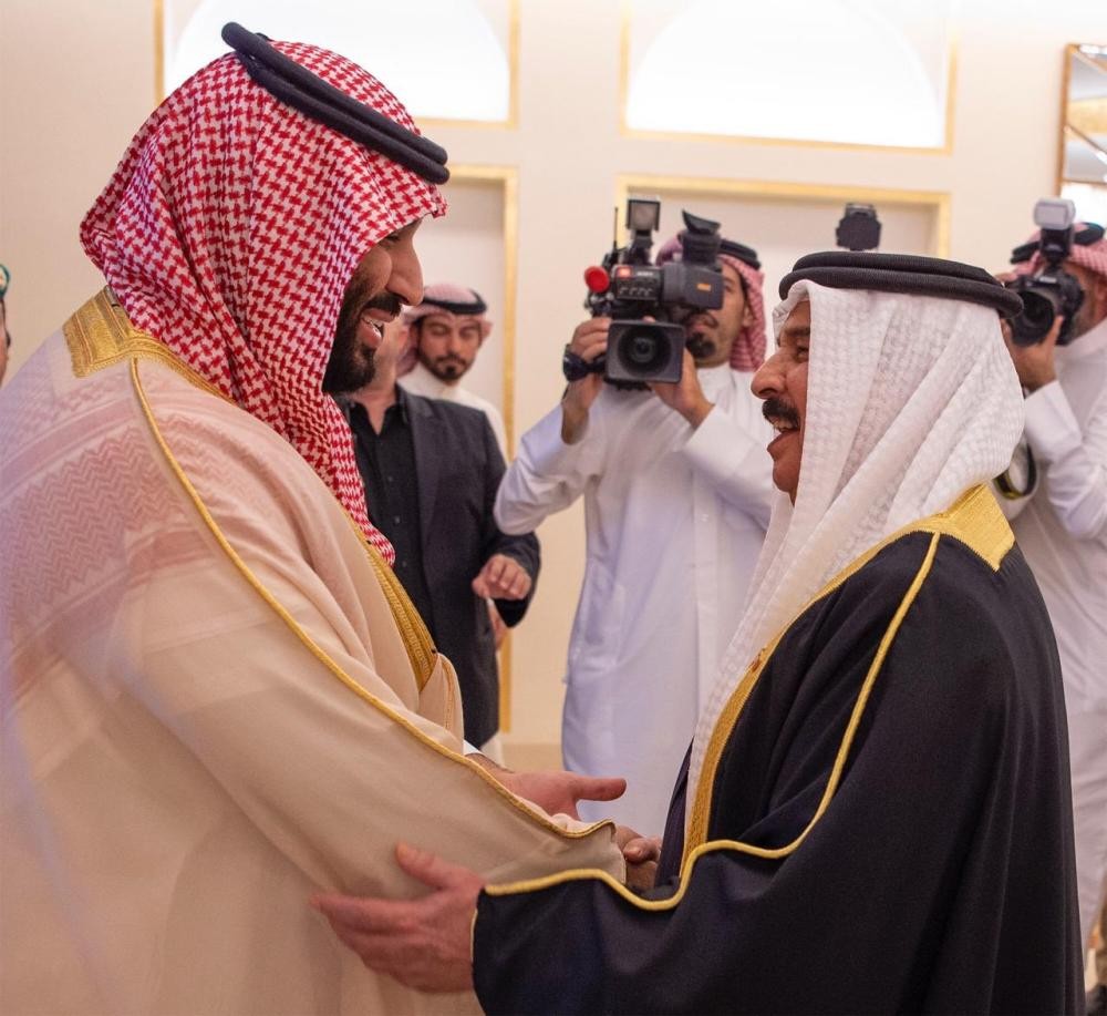 ولي العهد يعقد جلسة مباحثات مع ملك البحرين