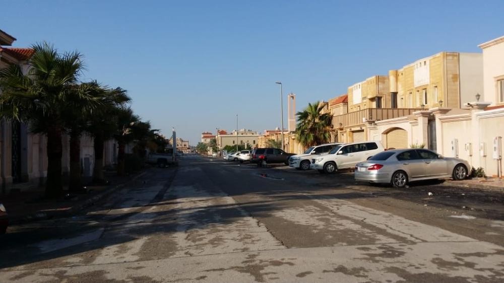 بالصور..  سحب تجمعات مياه الأمطار بفاخرية الدمام