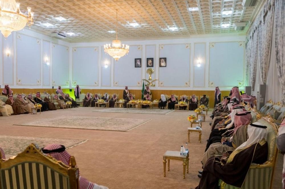أمير الجوف يستقبل المواطنين بدومة الجندل