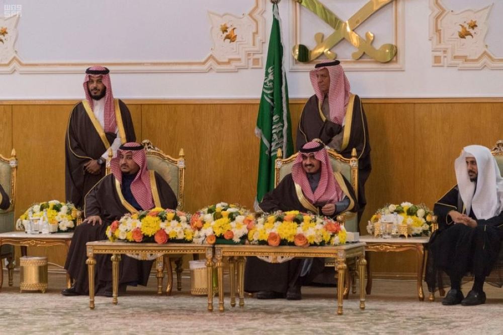 أمير الجوف يستقبل المواطنين بدومة الجندل