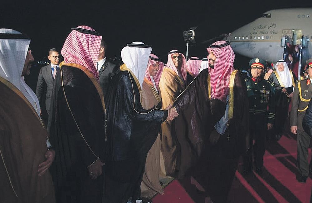 ولي العهد يصل القاهرة و «السيسي» في مقدمة مستقبليه