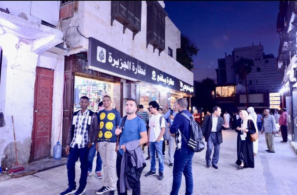 بالصور.. «تاريخية جدة» تُبهر الشباب العربي