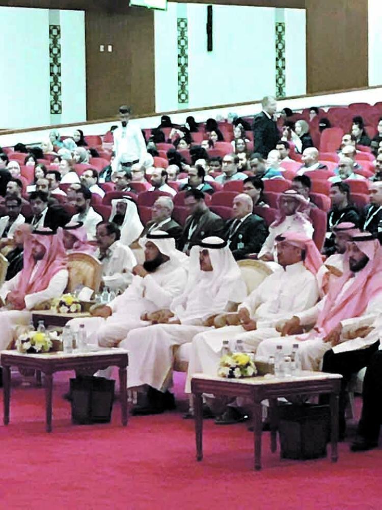 مؤتمر طبي الجبيل يبحث أمراض الباطنة وعلاج السكر