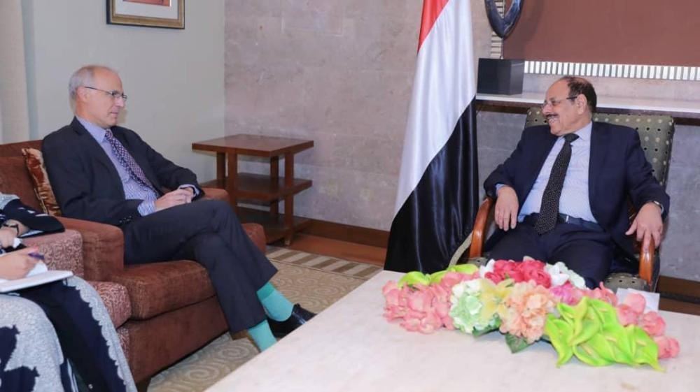 مشاورات يمنية بريطانية لإحلال السلام