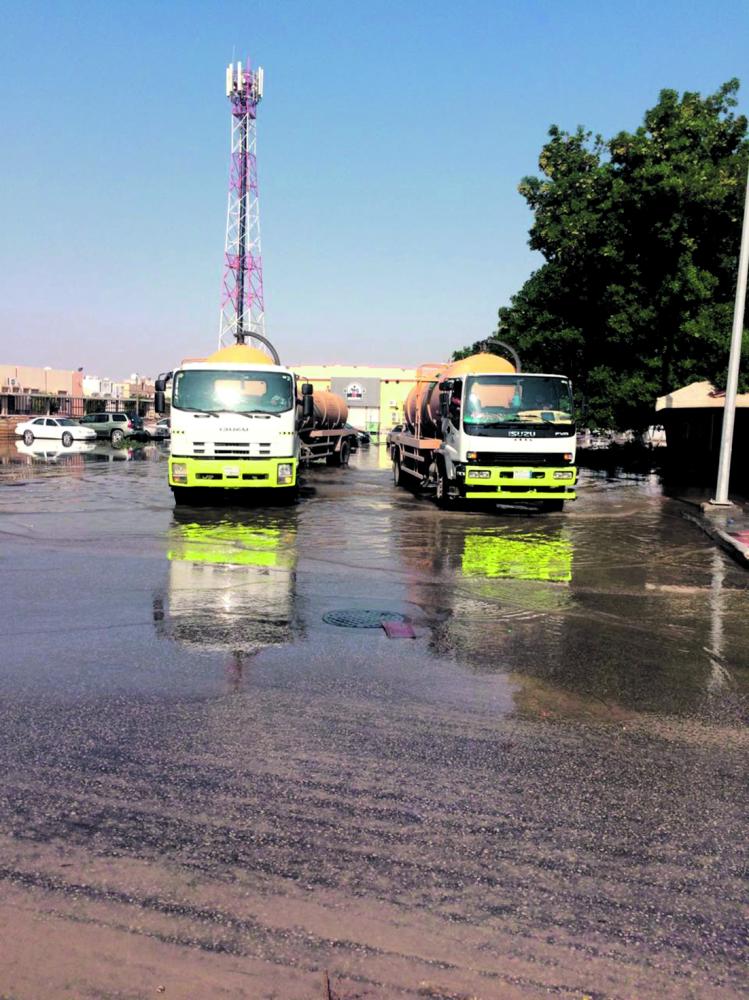 تجفيف وتطهير مواقع تسربات المياه المعالجة بالعوامية