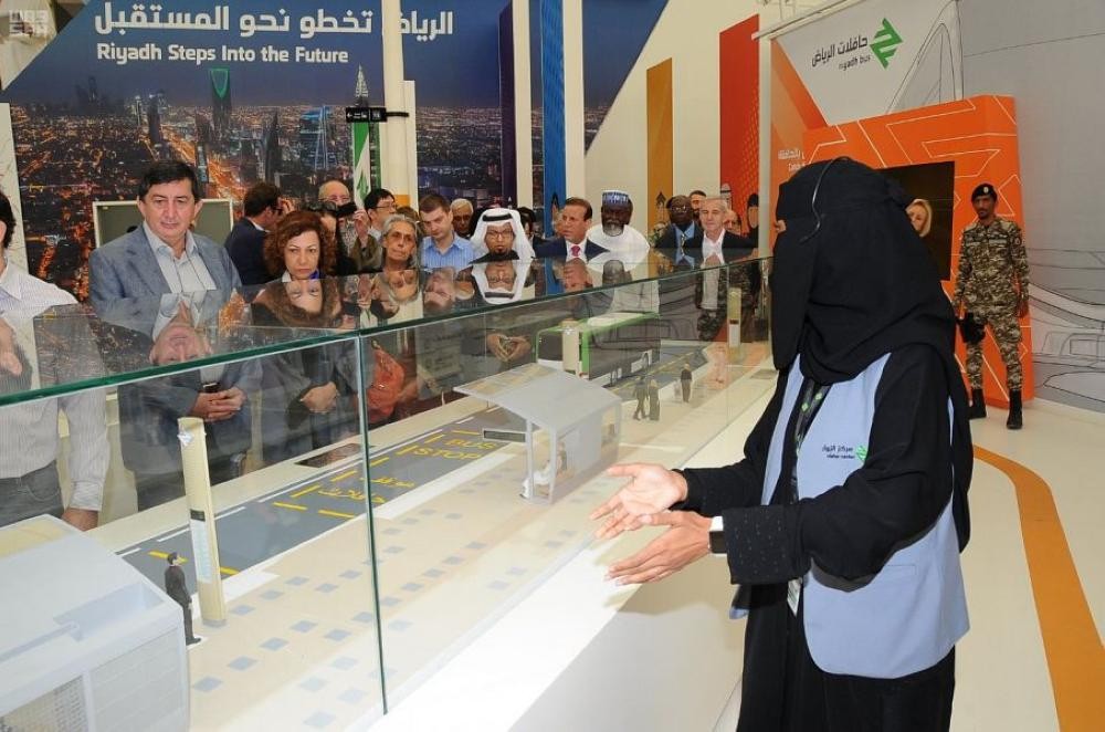 أعضاء السلك الدبلوماسي المعتمدون يزورون «مترو الرياض»