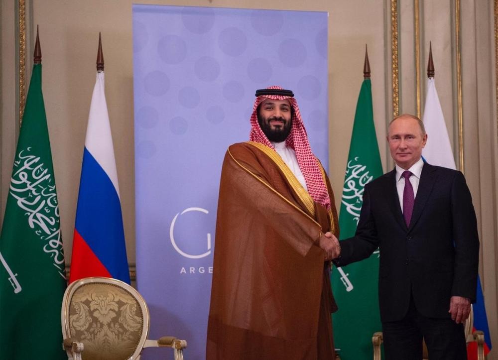 ولي العهد يبحث مع «بوتين» التعاون الثنائي