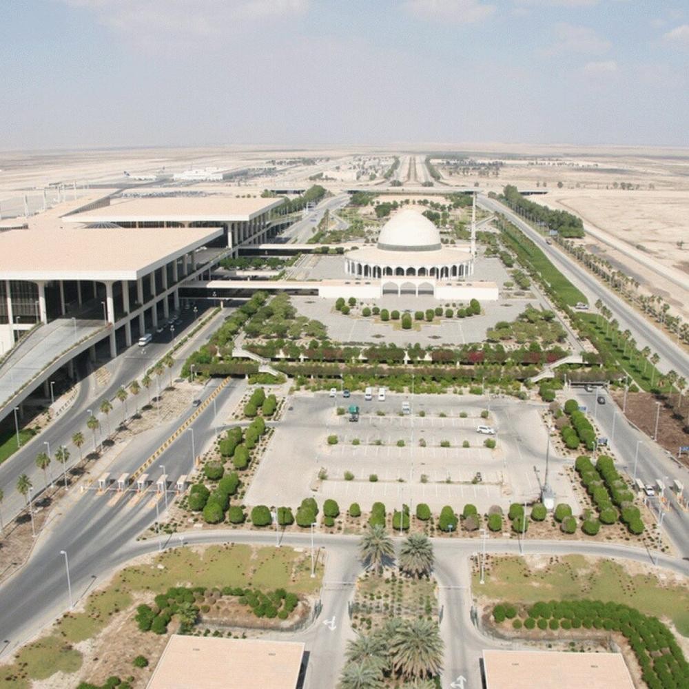 مطار الملك فهد يحذر من تدني الرؤية