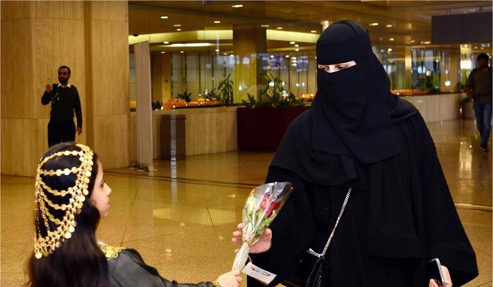 مطار الملك فهد يتزين احتفاء باليوم الوطني الإماراتي