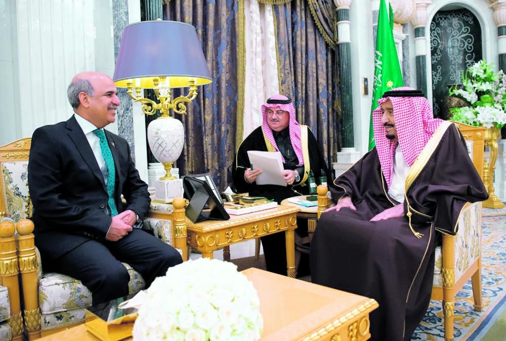 خادم الحرمين يستقبل سفير باكستان