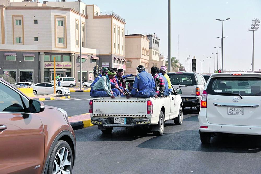 «زاوية الراصد»