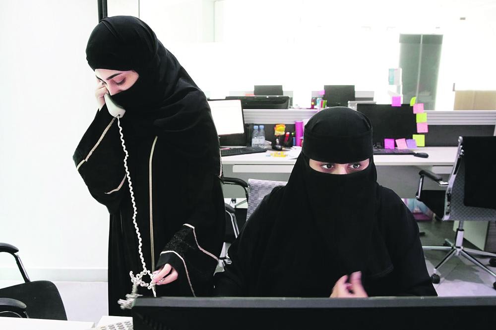 «هدف»: 948 فرصة تدريبية على رأس العمل للإناث