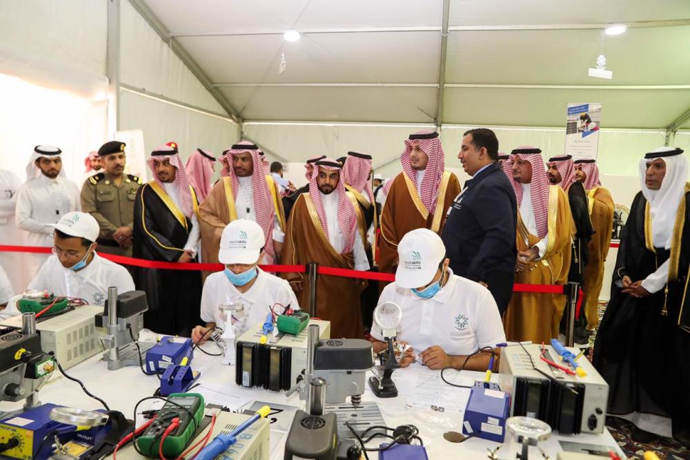 الأمير أحمد بن فهد ينوه بالمسابقات التي تنمي مهارات الشباب
