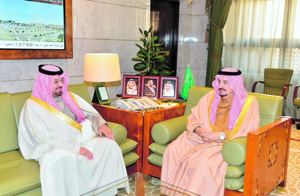 أمير الرياض يستقبل سفير مملكة البحرين