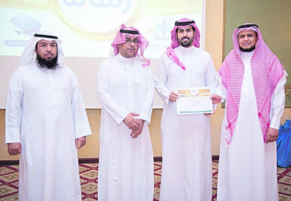 العقيد الودعاني يكرم الشمري بالجبيل