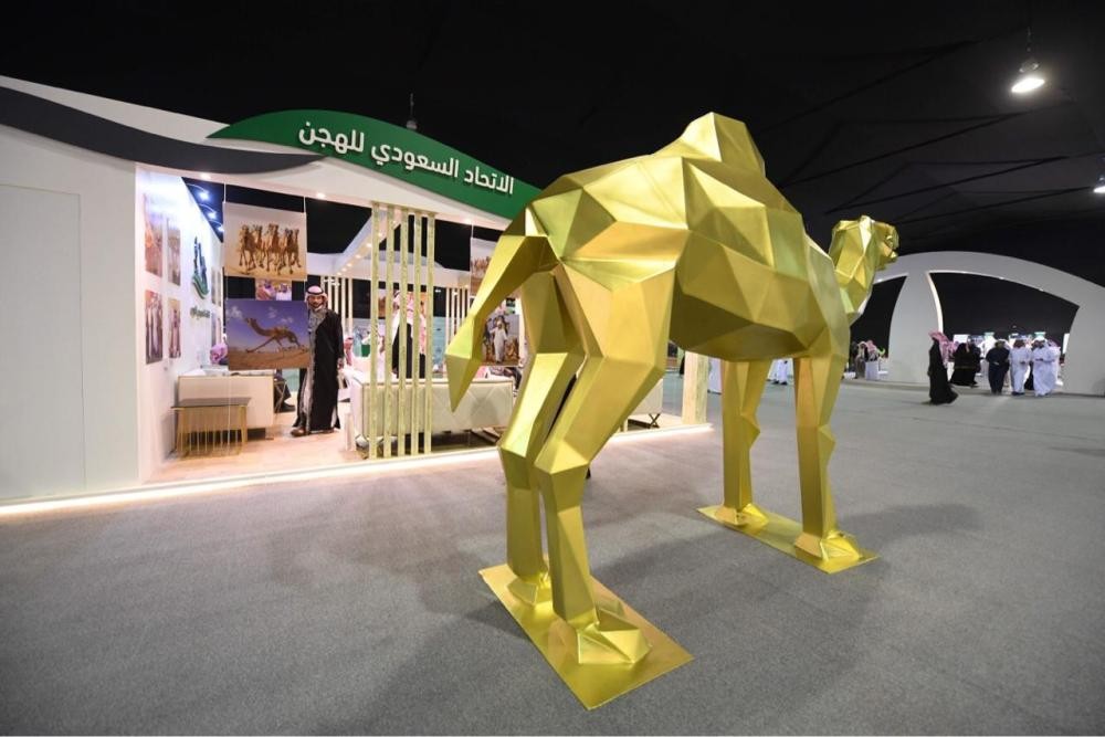 انطلاق مزاد الهجن الأول بمعرض الصقور ..غداً 