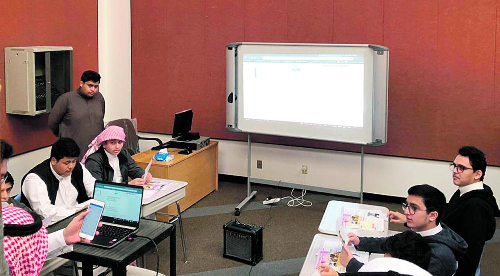 50 طالبا في معرض اللغة الإنجليزية بالخبر