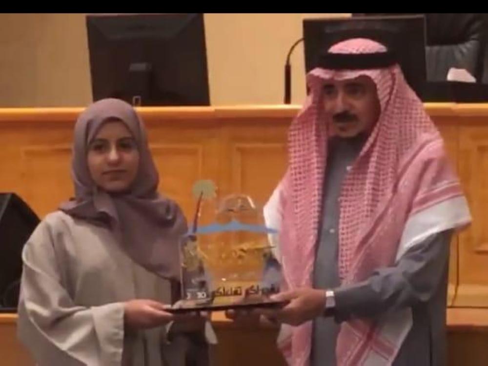 فتيات يحتفين باليوم العالمي للغة العربية في «أدبي الأحساء»