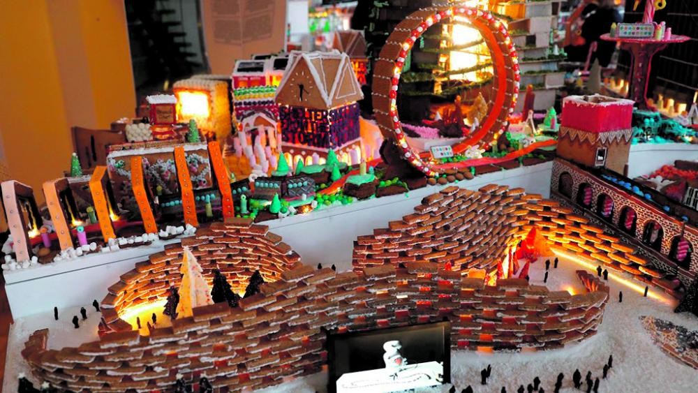 معماريون يبنون مدينة من خبز الزنجبيل