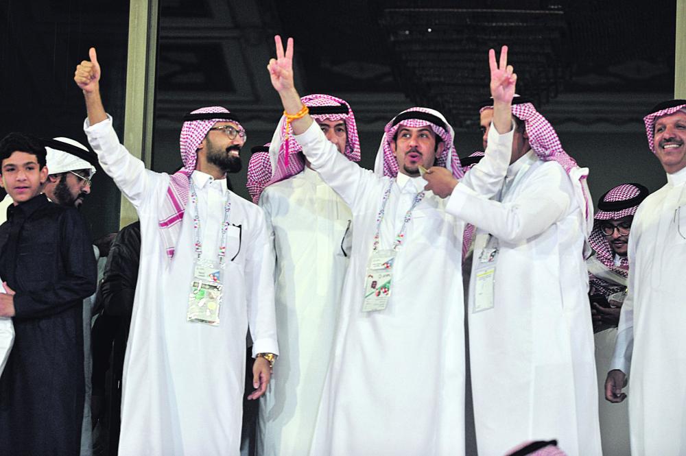 الزامل يحتفل.. والدبل أول المهنئين