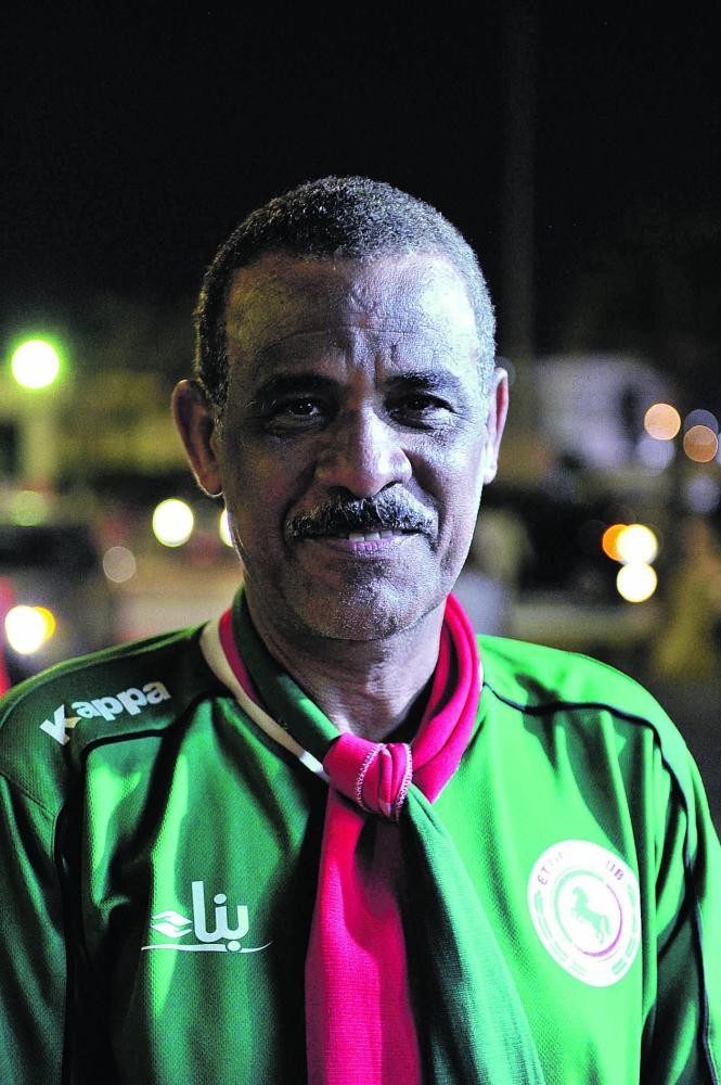 «الديربي» في عيون المدرج