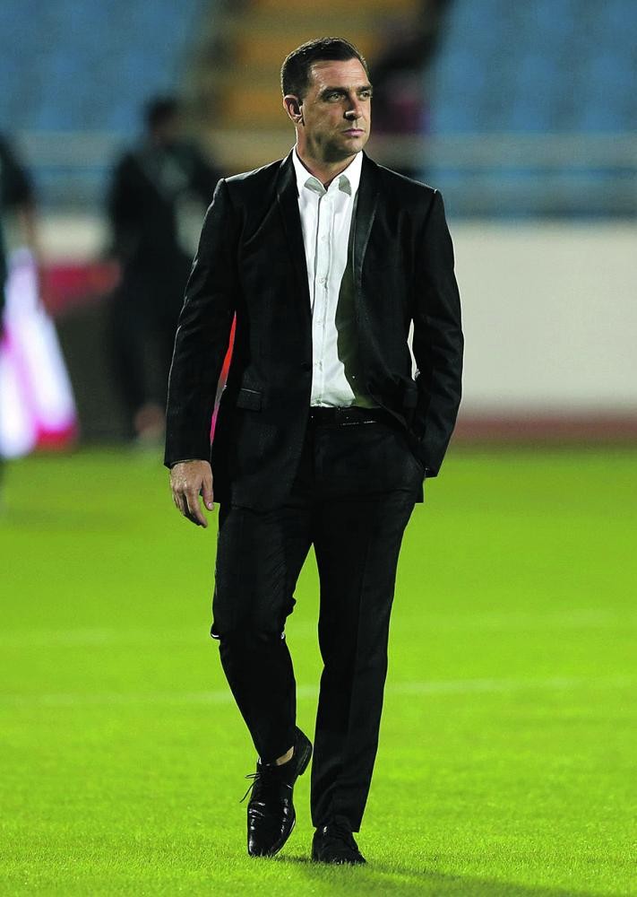 الأهلي يرفع الراية «البيضاء»