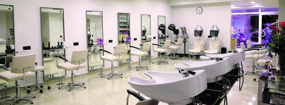 «مهنتي بيدي» تطلق ورش تدريب في التجميل