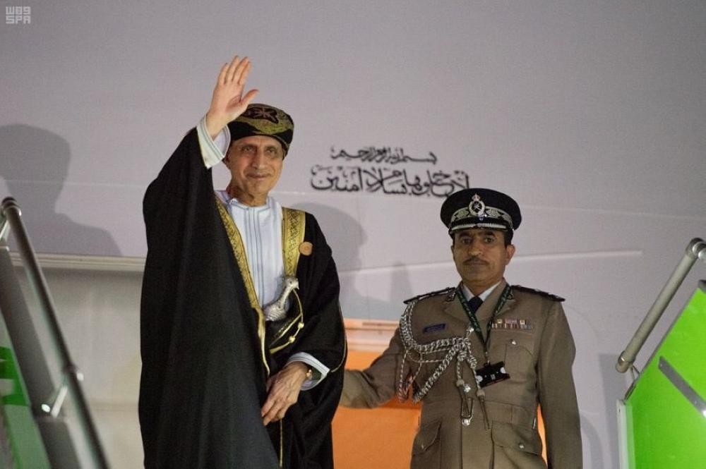 نائب رئيس الوزراء بعمان يغادر الرياض
