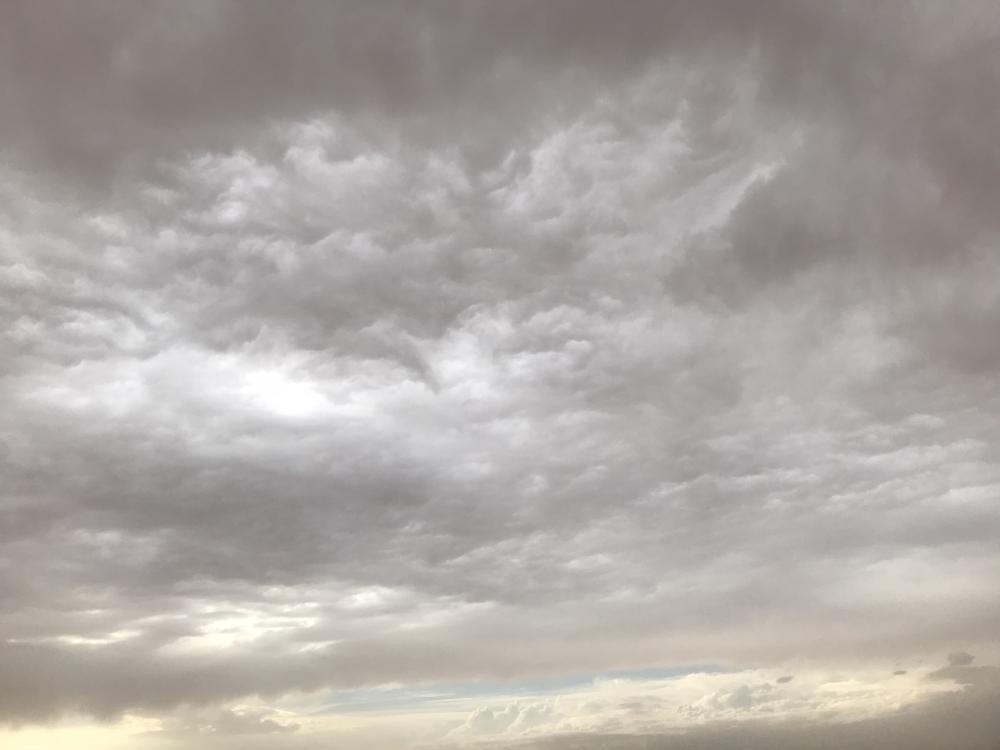 سحب رعدية ممطرة على الدمام وحفر الباطن