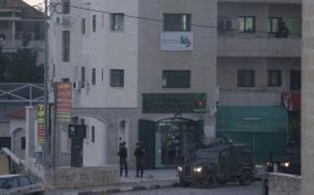 قوات إسرائيلية تقتحم مقر وكالة الأنباء الفلسطينية