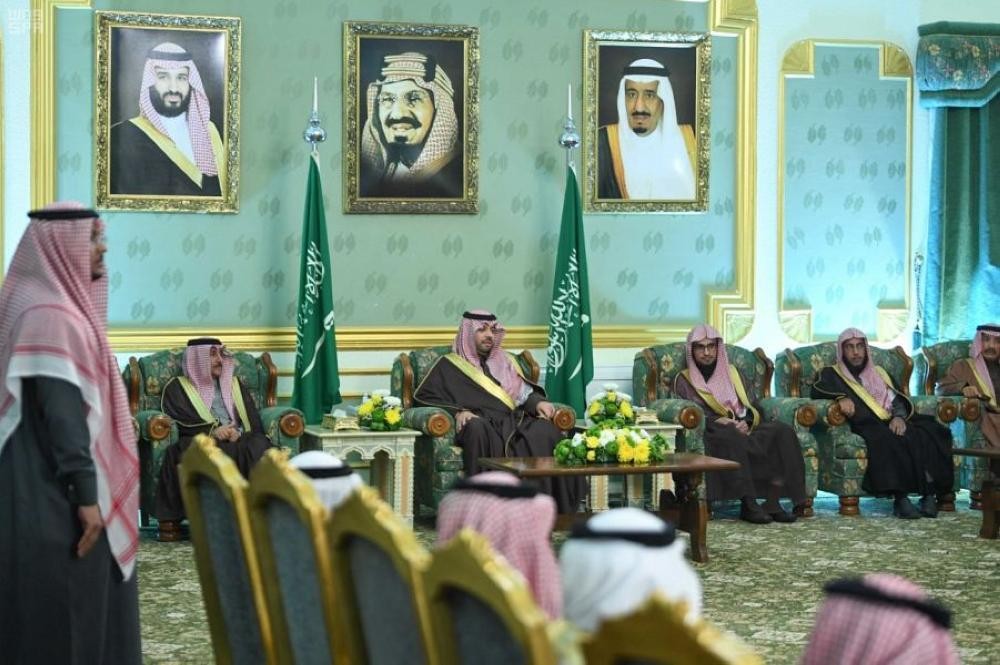 أمير الحدود الشمالية يستقبل المواطنين