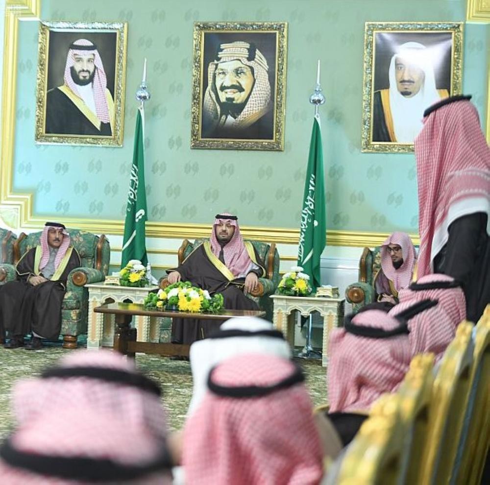 أمير الحدود الشمالية يستقبل المواطنين