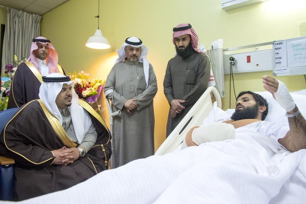 نائب أمير الرياض يطمئن على صحة الوادعي