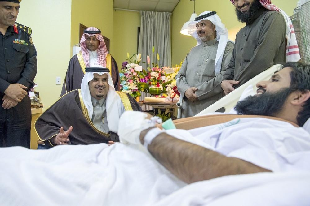 نائب أمير الرياض يطمئن على صحة الوادعي