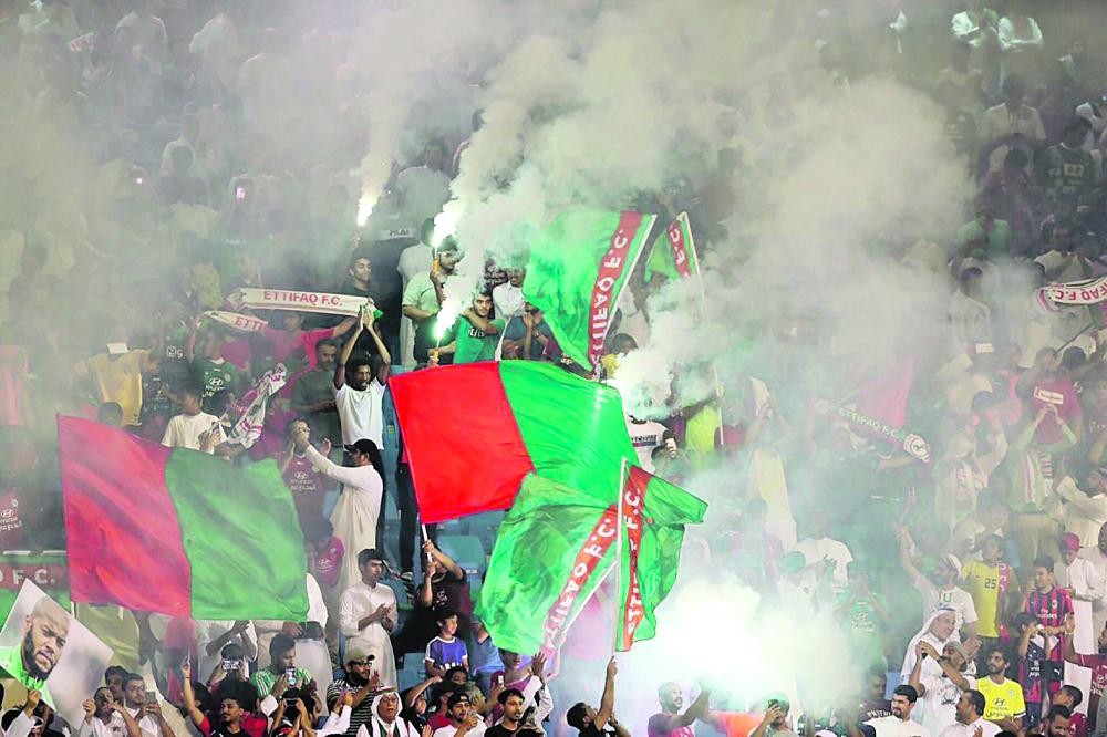 غياب جماهير القادسية والاتفاق يثير التساؤلات