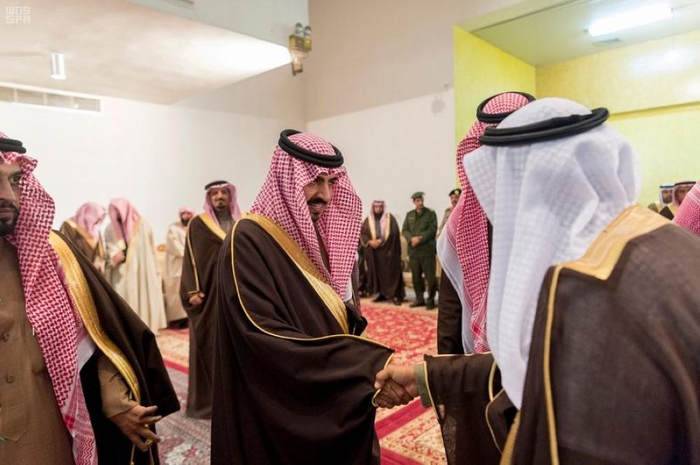 أمير الجوف يستقبل المواطنين والمسئولين